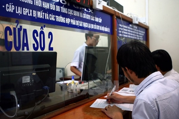 Việc cấp, đổi giấy phép lái xe hiện vẫn thực hiện tại bộ phận “một cửa” của các Sở GTVT