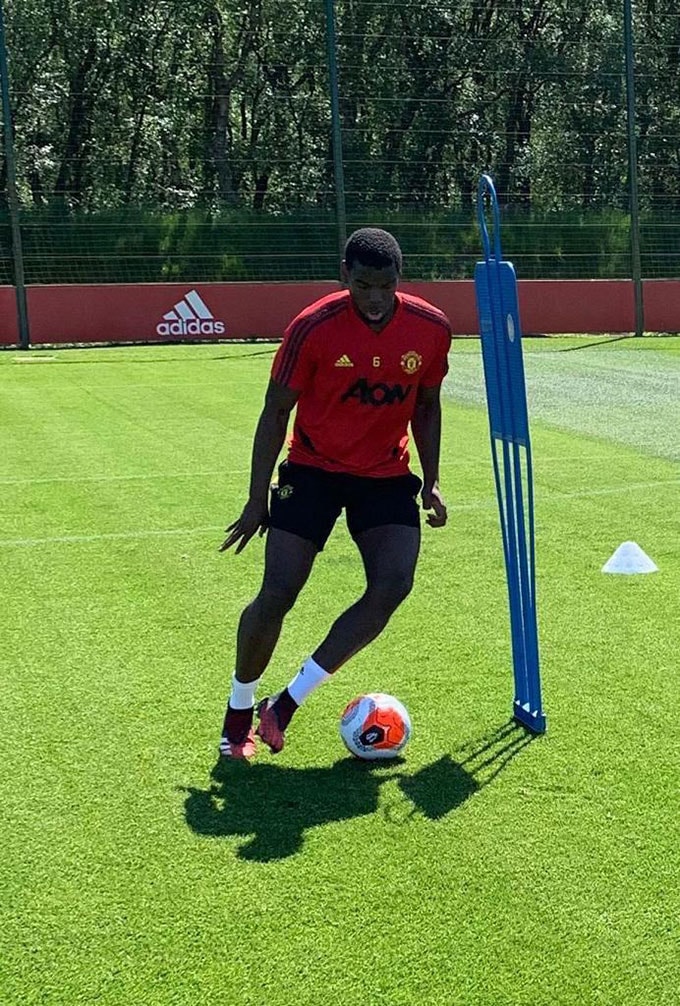Pogba khá sung sức trong ngày trở lại. Ảnh: Manchester Evening News