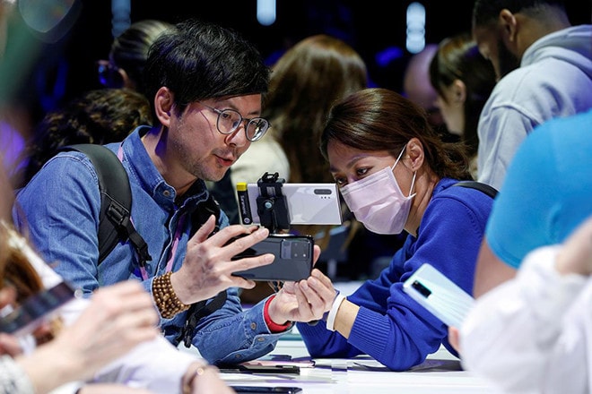 Samsung lại tập trung cải thiện phần mềm camera trên loạt Galaxy S20. Ảnh: AFP
