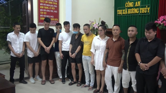 Các đối tượng tại cơ quan công an.