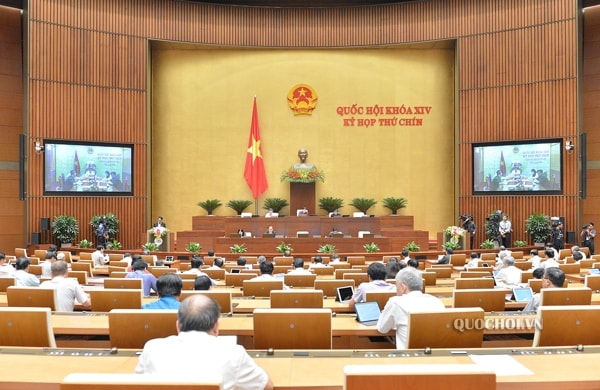 Đầu giờ sáng 22/5, Quốc hội nghe Phó Thủ tướng Chính phủ, Bộ trưởng Bộ Ngoại giao Phạm Bình Minh trình bày Tờ trình về dự án Luật Thỏa thuận quốc tế. Ảnh: quochoi.vn