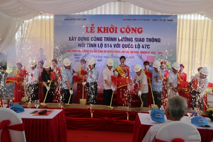 Lãnh đạo huyện Triệu Sơn, Thanh Hóa cùng các đơn vị liên quan tiến hành nghi thức khởi công Dự án