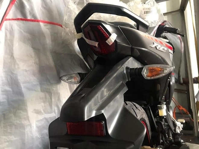 Phần đèn hậu của Exciter mới có thiết kế tương tự sportbike R15 V3.