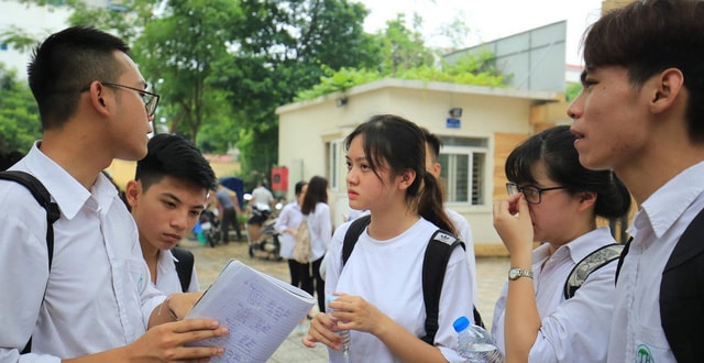 Đề thi 'tăng dễ giảm khó' nhưng không chủ quan. Ảnh: TL