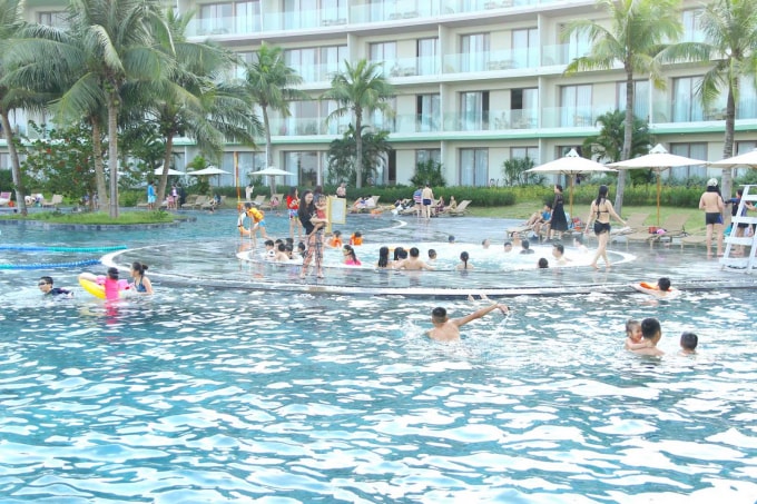 Du khách vui chơi tại FLC Sầm Sơn (Thanh Hoá).