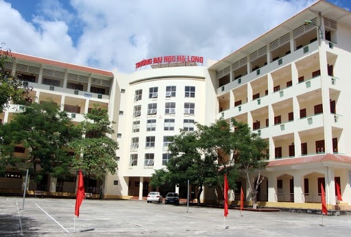 Đại học Hạ Long là trường đại học công lập (ảnh nguồn internet).