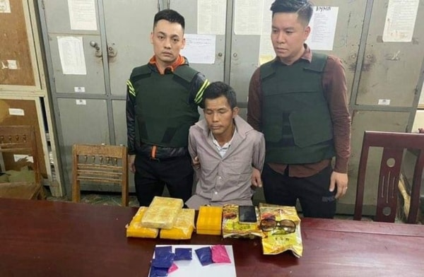 Đối tượng Lầu Bá Xìa và tang vật bị thu giữ