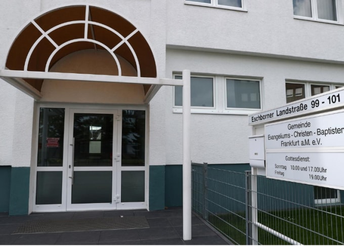 Nhà thờ ở Frankfurt nơi chính phủ đang tìm kiếm những người tham gia cầu nguyện hôm 10/5. Ảnh: Reuters
