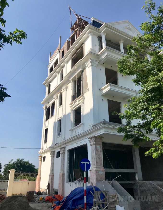 Biệt thự liền kề tại dãy Shophouse Thành Phố Giao Lưu được cơi nới, cải tạo phần tum để gia tăng thêm diện tích sử dụng