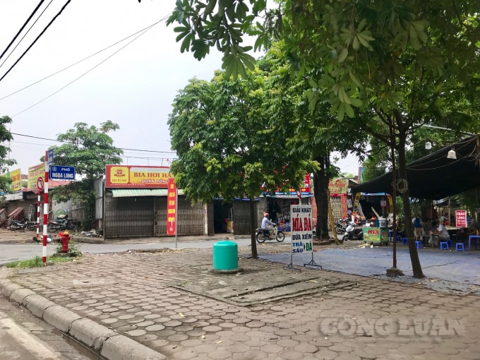 Hàng quán, lều lán kinh doanh mọc tràn lan trên đất nông nghiệp nằm cách trụ sở UBND phường Minh Khai không xa