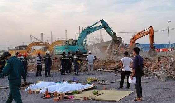 Hiện trường vụ việc sập tường khiến 10 người chết ở Đồng Nai. Ảnh: TL