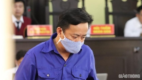 Bị cáo Nguyễn Minh Khoa tại phiên tòa sáng 25/5. Ảnh: Báo Giao thông