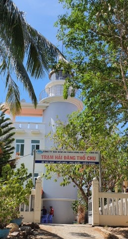 Hải đăng Thổ Châu - dẫn đường tầu trên cự ly 57km.