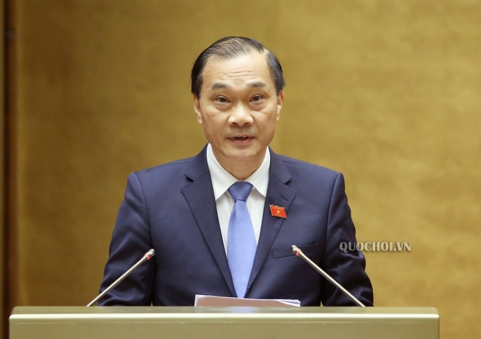 Chủ nhiệm Ủy ban Kinh tế Vũ Hồng Thanh trình bày báo cáo giải trình, tiếp thu, chỉnh lý dự án Luật Đầu tư (sửa đổi).