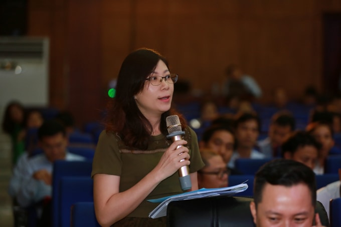 Cổ đông đặt câu hỏi cho Ban Chủ tọa.