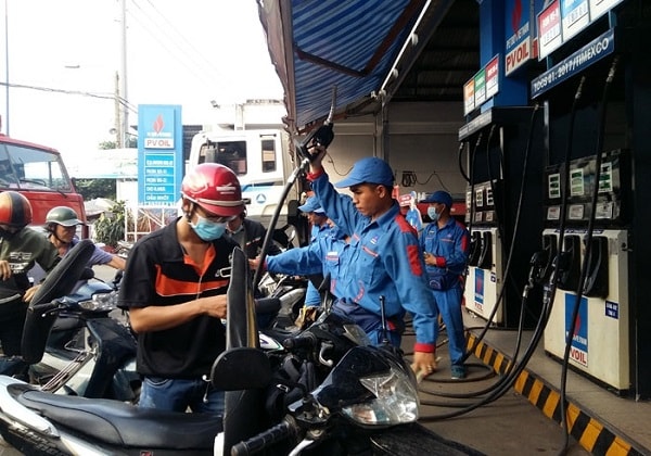 Các thương nhân đầu mối khẳng định vẫn đảm bảo đầy đủ nguồn cung theo cam kết với các cây xăng đại lý.