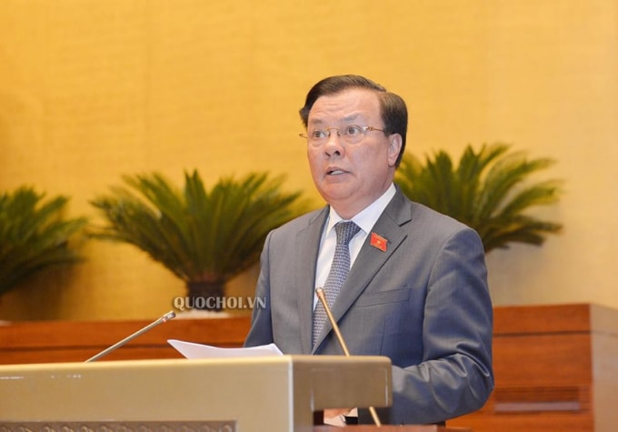 Bộ trưởng Bộ Tài chính Đinh Tiến Dũng trình bày Báo cáo Quyết toán ngân sách nhà nước năm 2018.