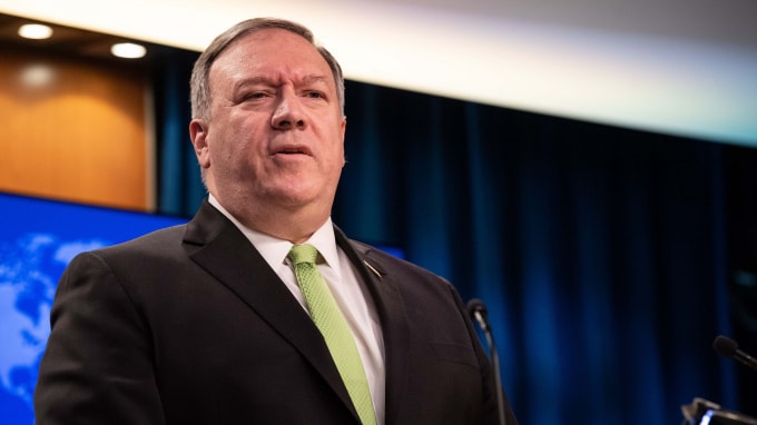 Ngoại trưởng Mỹ Mike Pompeo tuyên bố Hong Kong không còn tự trị từ Trung Quốc - Ảnh: Reuters