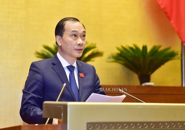 Chủ nhiệm Ủy ban Kinh tế Vũ Hồng Thanh trình bày báo cáo giải trình, tiếp thu, chỉnh lý dự án Luật Đầu tư theo phương thức đối tác công tư. Ảnh: quochoi.vn