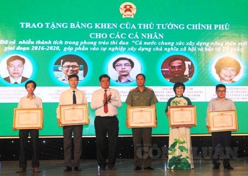 Bằng khen của Thủ tướng Chính phủ cho một số cá nhân tiêu biểu.