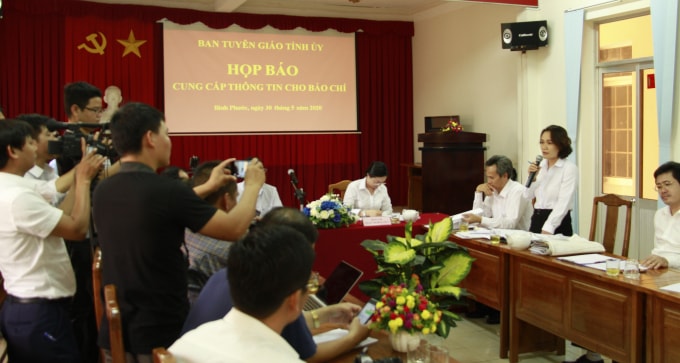 Nhiều phóng viên báo đài chất vấn Hội đồng xét xử vụ án ông Lương Hữu Phước. Ảnh: TS