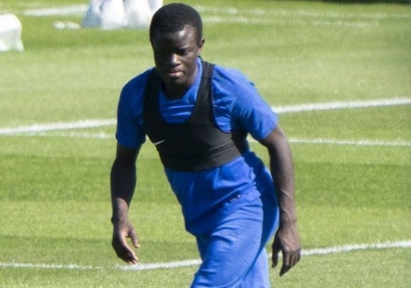 Kante đã trở lại tập luyện 1 mình vào ngày hôm qua. Ảnh: The Athletic