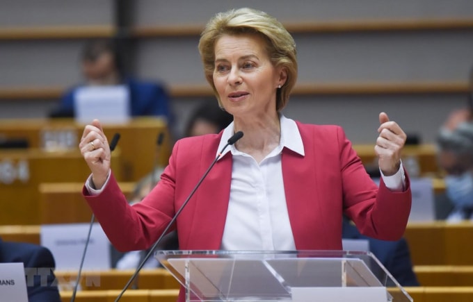 Chủ tịch Ủy ban Châu Âu Ursula von der Leyen kêu gọi Mỹ cân nhắc quyết định cắt đứt quan hệ với WHO - Ảnh: Reuters
