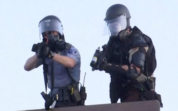 Cảnh sát nhắm bắn thẳng vào phóng viên của Reuters khi đang đưa tin về cuộc biểu tình tại Minneapolis. Mỹ. Ảnh: Reuters