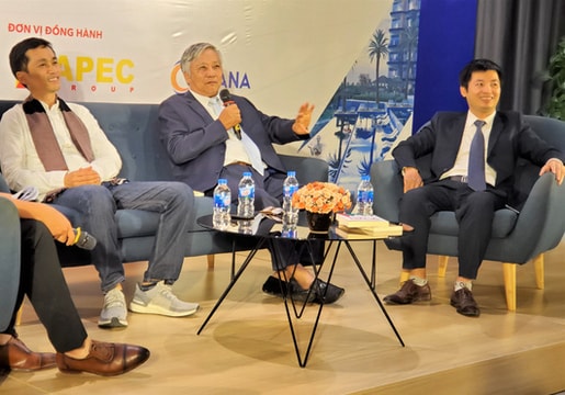 Ông Đào Ngọc Thanh - Ceo Ecopark (ngồi giữa)