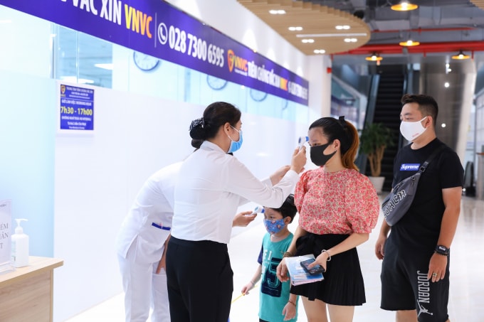 VNVC thực hiện tốt công tác phòng chống dịch bệnh, nỗ lực để là điểm đến an toàn cho tất cả các khách hàng đến chích ngừa phòng bệnh.