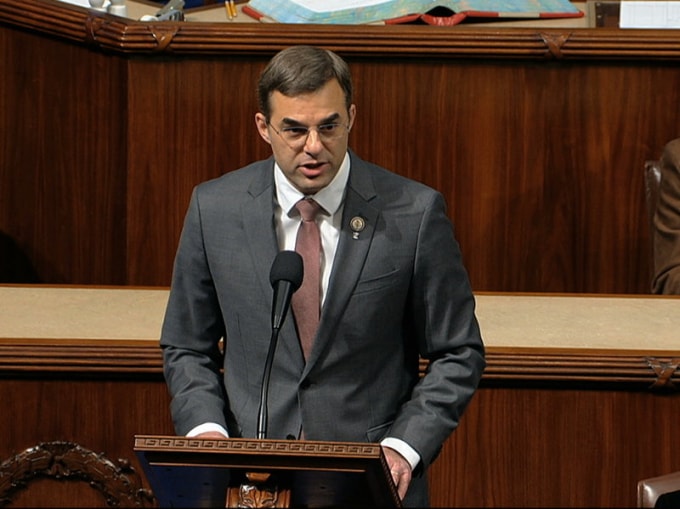 Luật sư Justin Amash kêu gọi chấm dứt “Đạo luật miễn trừ hành động”, nhằm cho phép các nạn nhân kiện các sĩ quan về các hành vi bất hợp pháp và vi hiến - Ảnh: reuters