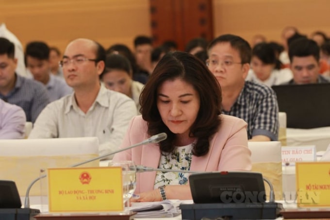 Thứ trưởng Bộ LĐTB&XH - bà Nguyễn Thị Hà tại cuộc họp báo.