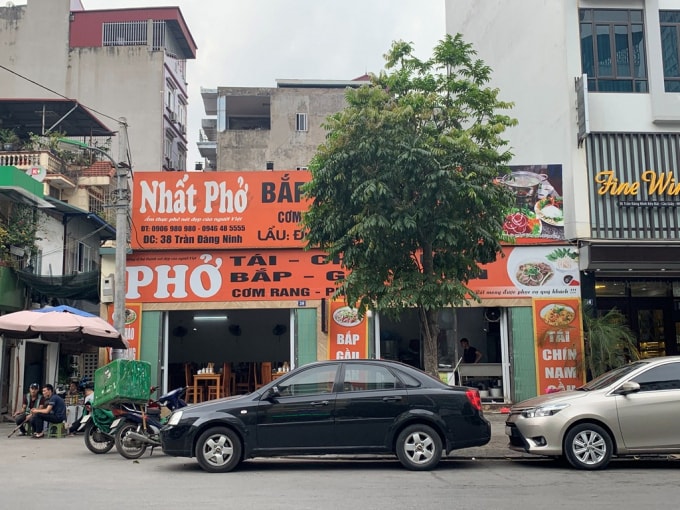 Công trình xây dựng nhà tạm cấp 4 sau khi bị thu hồi đất GPMB dự án đường Trần Đăng Ninh kéo dài (nay là số 38 phố Khúc Thừa Dụ, phường Dịch Vọng, quận Cầu Giấy).