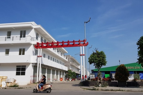 Do để xây dựng hàng trăm căn nhà dạng Shop house tại chợ đầu mối hoa quả, nhiều lãnh đạo quận Hồng Bàng bị đề nghị xử lý kỷ luật. Ảnh: LĐ