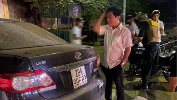 Ông Nguyễn Văn Điều tại hiện trường vụ tai nạn