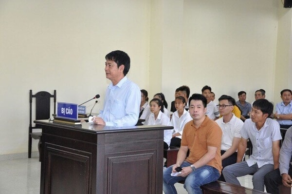 Bị cáo Lê Văn Nam, cựu Phó giám đốc Sở VHTT&DL tỉnh Thanh Hóa, cựu Giám đốc Trung tâm huấn luyện và thi đấu thể dục thể thao tỉnh Thanh Hóa bị tuyên phạt 15 tháng tù giam
