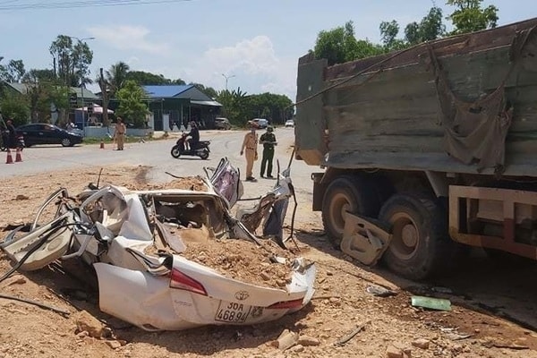 Vụ tai nạn kinh hoàng làm 3 người chết, 1 người bị thương