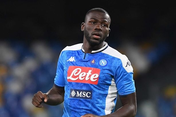 Napoli thẳng thừng từ chối 90 triệu euro của Manchester United để hỏi mua trung vệ người Senegal. Ảnh: Getty