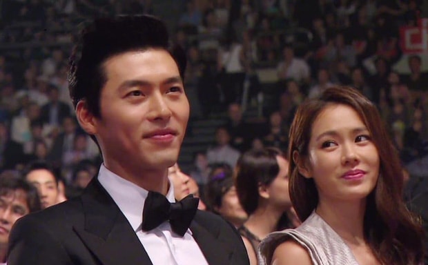 Son Ye Jin trao ánh mắt ngọt ngào dành cho Hyun Bin từ 6 năm về trước.