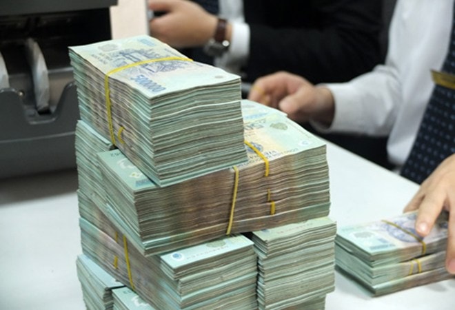 Việc giảm lãi suất tiền gửi so với mức 6-7%/năm như hiện nay có thể khuyến khích dòng vốn tìm đến nhiều kênh đầu tư khác, trong đó có thị trường chứng khoán.