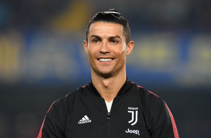 Ronaldo đi vào lịch sử trở thành cầu thủ bóng đá đầu tiên chạm mốc thu nhập 1 tỷ USD. Ảnh: Getty