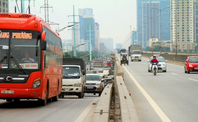 Lực lượng chức năng cần tăng cường kiểm tra, xử lý nghiêm các trường hợp phương tiện vi phạm đi trên đường Vành đai 3. Ảnh: TL