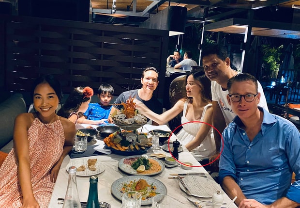 Phần bụng của Hồ Ngọc Hà đã nhô lên thấy rõ.