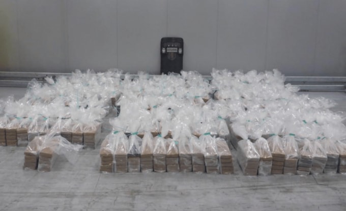 Hình ảnh số cocaine được Hải quan phát hiện trong container chở chuối. Ảnh: OMR