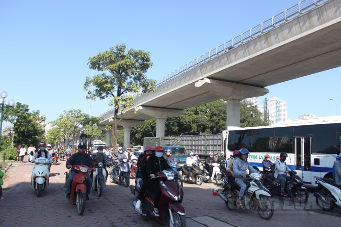 Quy định xe máy lưu thông trên đường phải bật đèn vào ban ngày đang nhận được nhiều ý kiến quan tâm