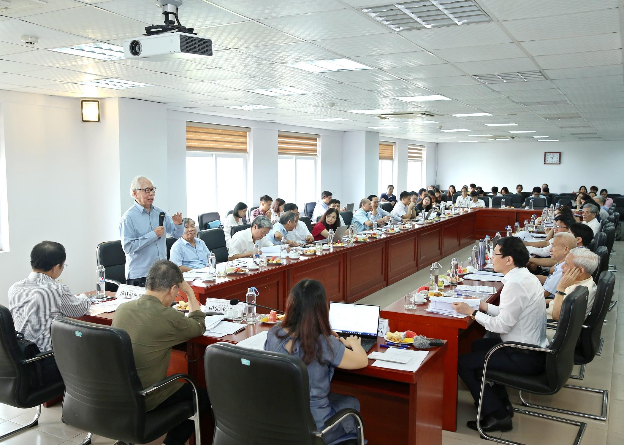 Nhà báo lão thành Phan Quang nêu đề xuất đóng góp cho Hội thảo. Ảnh: Sơn Hải