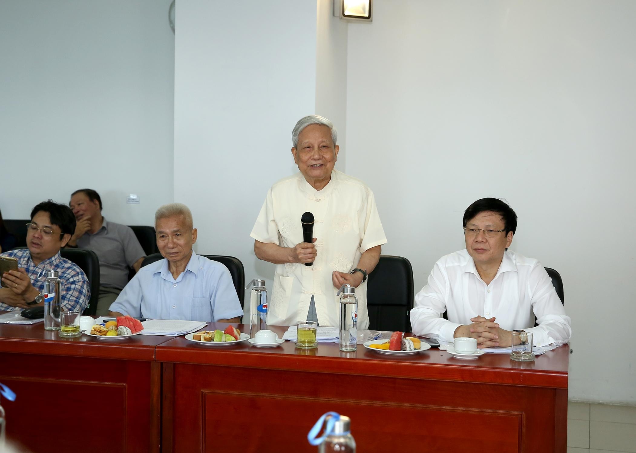 Nhà báo lão thành Hà Đăng nêu ý kiến tại Hội thảo. Ảnh: Sơn Hải