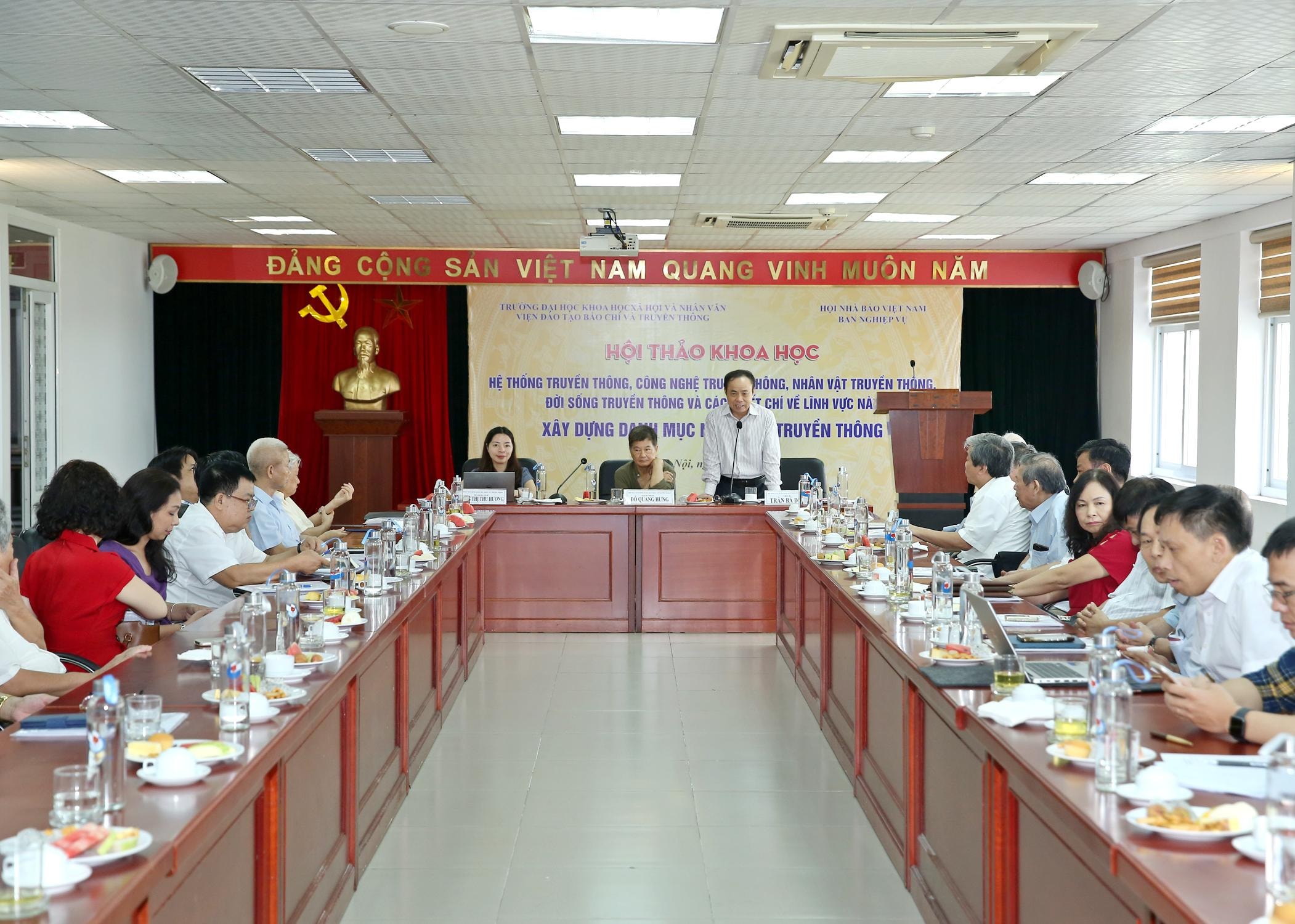 Các đại biểu tham gia thảo luận sôi nổi tại Hội thảo. Ảnh: Sơn Hải