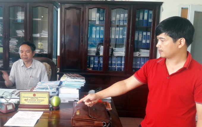 Bàn làm việc của ông Hồ Đình Tùng - nơi đối tượng ghi lại cảnh đưa tiền vào tay ông Tùng. Ảnh: Quang Duy