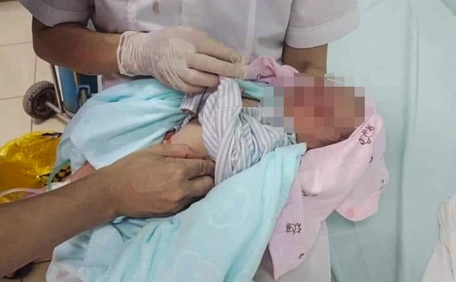 Hiên nay, dư luận đang rất muốn người mẹ bỏ rơi em bé trai phải bị trừng trị nghiêm khắc (ảnh nguồn internet).
